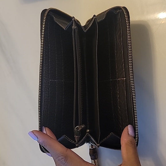 Gucci Zip Around Wallet - Picture 5 of 5